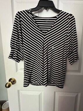 LOFT | Black & White Striped V-Neck Women's Top
